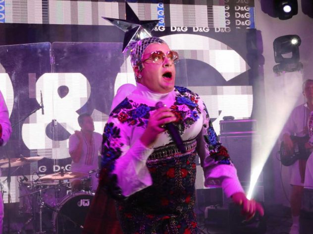 Развлекает россиян? Сердючка зажгла на дне рождения жены российского олигарха: видеофакты