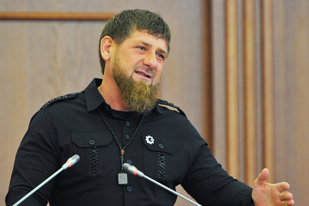 Сажать, запугивать: Кадыров требует бороться с интернет-обидчиками