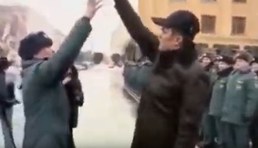 Глава Чувашии вынудил пожарного прыгать за ключами "как собачка" от новой служебной машины