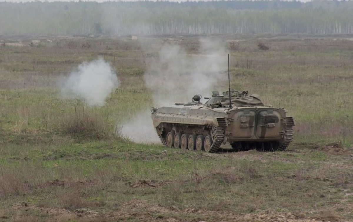 На Донбассе подорвали БМП с военными ВСУ: один погибший и трое ранены