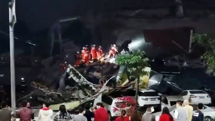 В Китае рухнула гостиница с больными коронавирусом. Видео с места ЧП