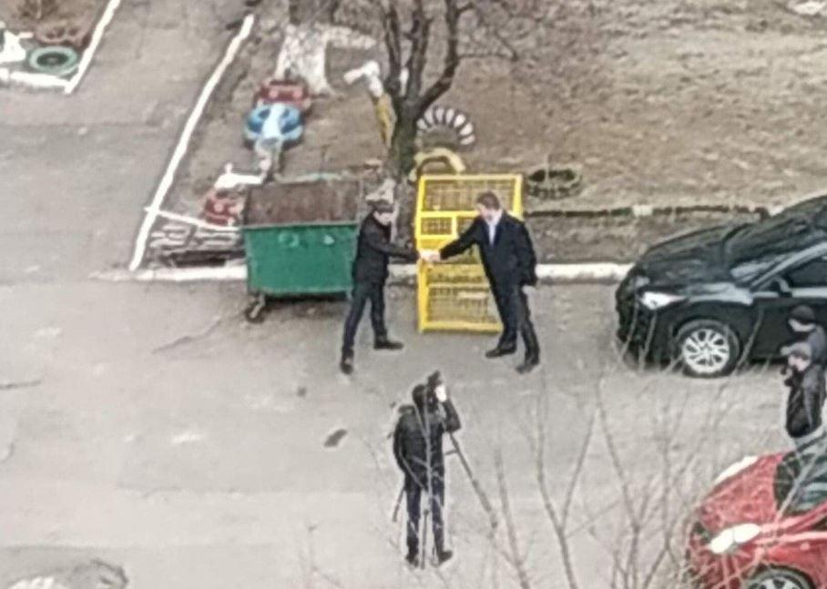 В оккупированном Донецке торжественно открыли мусорный контейнер