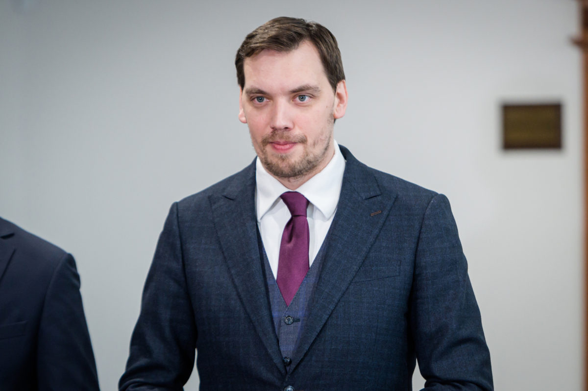 На Кабмин Гончарука завели дело из-за экспорта масок