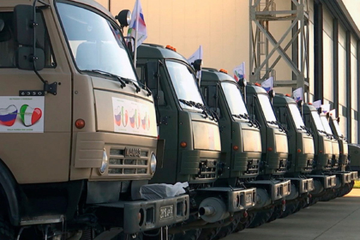 СМИ: Путин прислал Италии бесполезный гуманитарный груз, а вместо медиков — военных