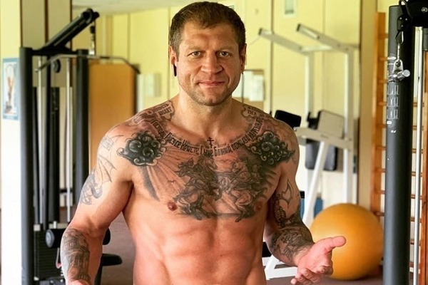 "Песок из задницы сыпется": Емельяненко высмеял Соловьева