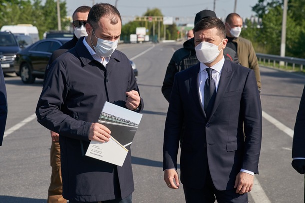 Знаете зачем Зеленскому "контракты" при выпуске заробитчан за границу?