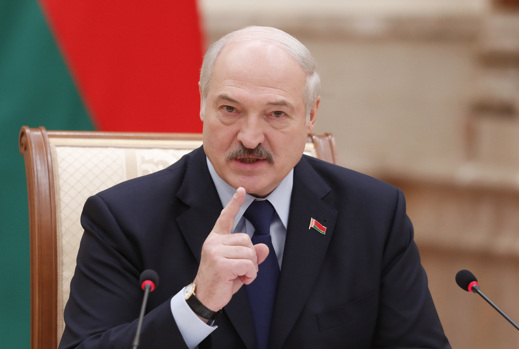 Нет хлеба - ешь печеньки: сети повеселил совет Лукашенко безработным, видео