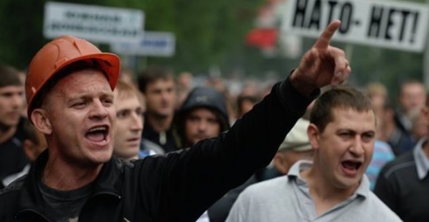 Зарплат не будет, а уголь "не нужен": В "ЛНР" после бунта шахтеров закрыли шахту (Видео)