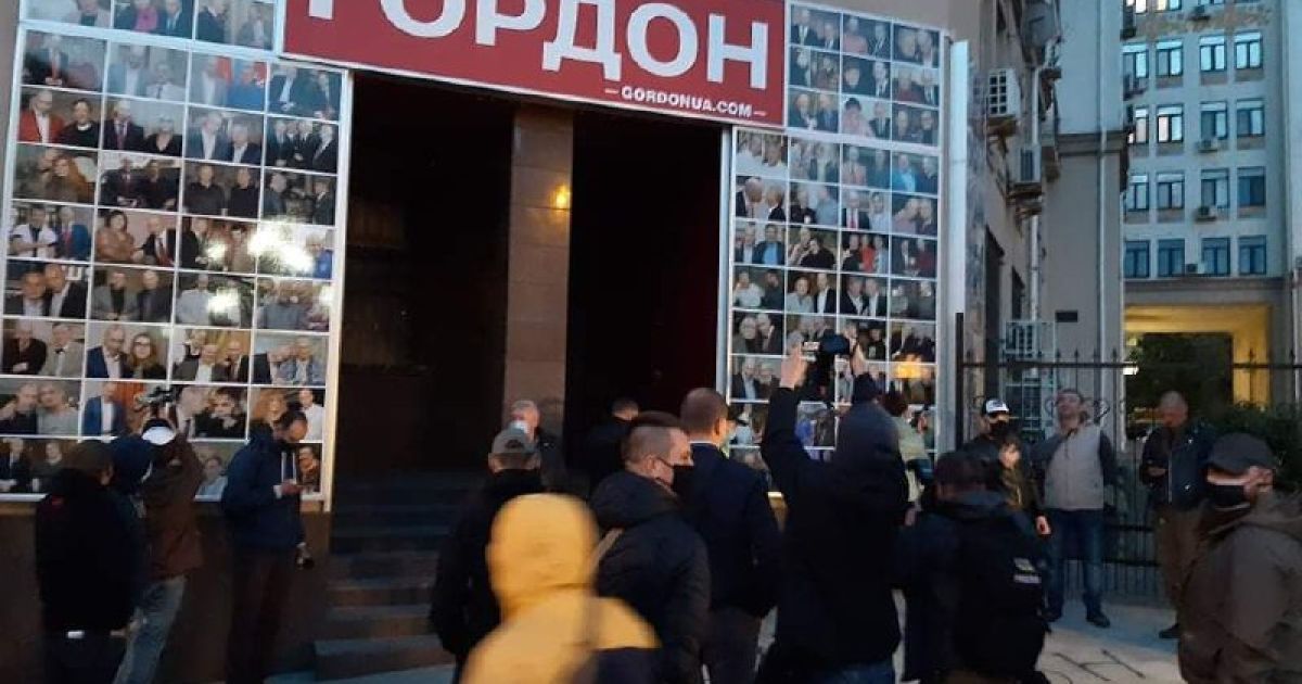 У нас полная cтрана "гордонов"