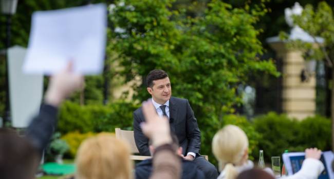 «Он так ничему и не научился»: Смолий считает, что сегодня все увидели 3 часа позора, а не пресс-конференцию главы государства