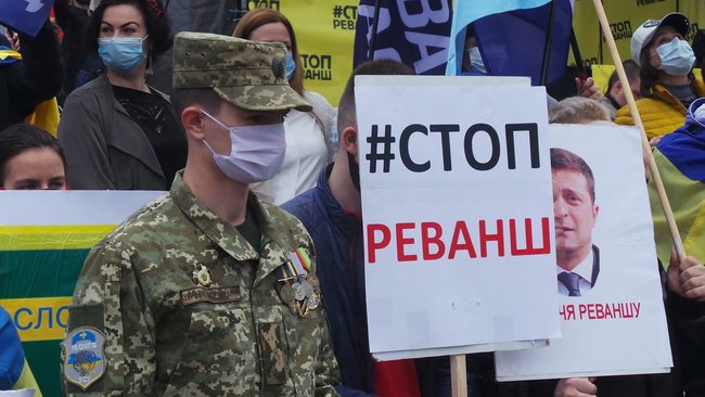 Стоп реванш". В городах Украины устроили протесты против капитуляции. Фото и видео