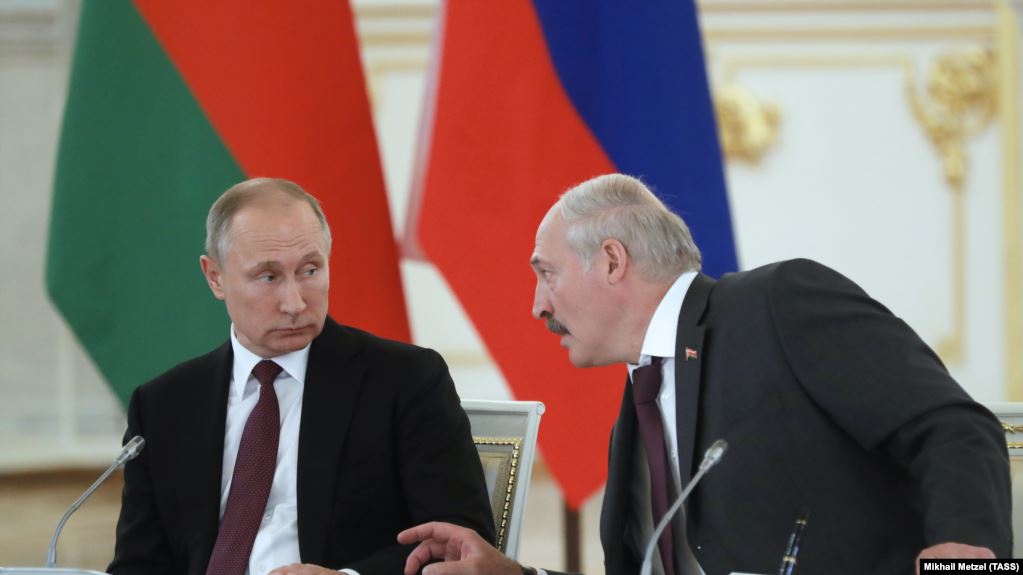 Лукашенко против Путина: «Не надо перед россиянами становиться на колени»