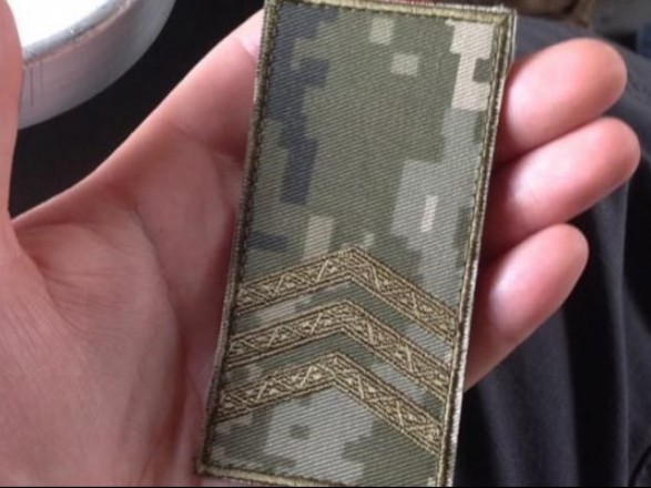 Сначала ЗеКоманда уберет новые звания, а потом отменят приветствие «Слава Украине — Героям Слава!»