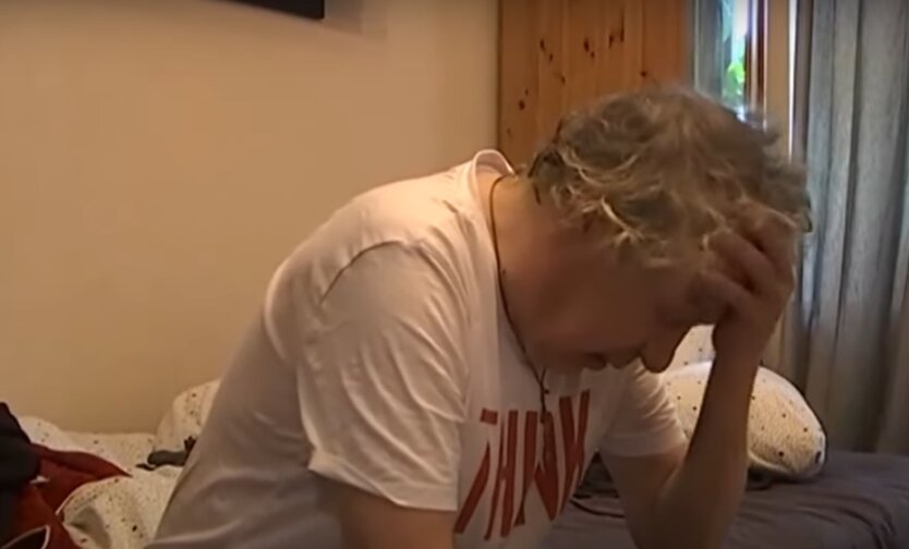 Даже не поднимает голову: появилось печальное видео с осунувшимся Ефремовым. Домработница рассказала о его состоянии