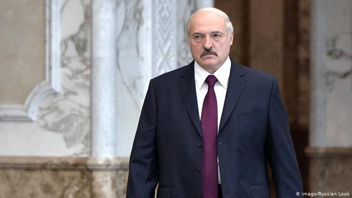 Лукашенко в яме. И вырыл он ее себе сам