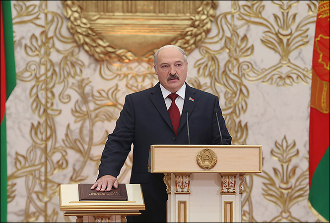 Лукашенко заявил о необходимости изменить конституцию Беларуси