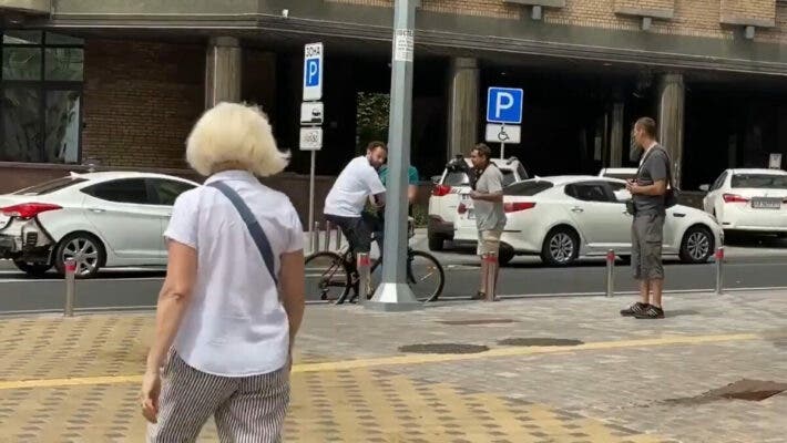 "Покатался на велике. Уехал на Гелике": Дубинского поймали на известном предвыборном трюке, видео