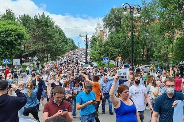 Митинги против Путина — заря идёт с Востока (Видео)