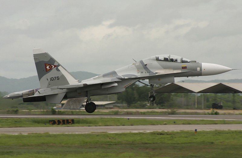 Нелетающие истребители Су-30 как наилучшая реклама и мотивация для приобретения российского оружия и техники