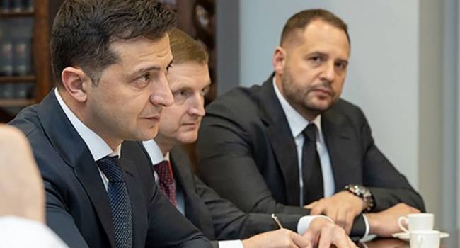 Россия просто не может упустить свой шанс, пока Украиной руководит сладкая парочка «Зеленский-Ермак». Кучма с Пинчуком это уже поняли