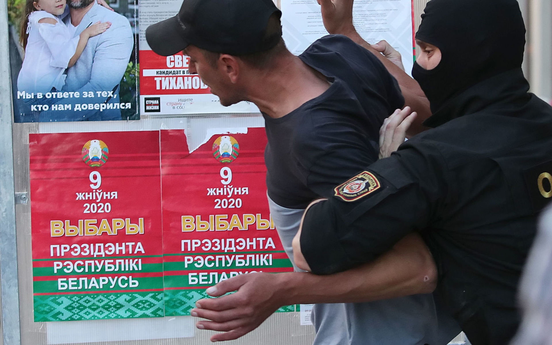 Задержания, очереди, военные, спецтехника и рекордная явка: как прошли самые скандальные выборы в Беларуси