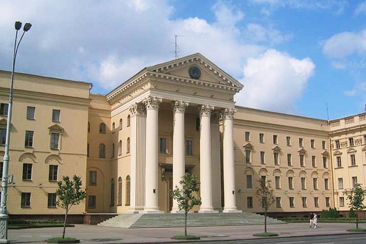 Из здания КГБ Беларуси через форточку в туалете убежал задержанный (Видео)