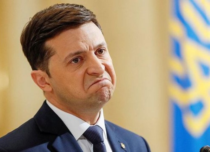 Как президент собирается принимать парад, если он нанёс удар в спину своей армии и лжет в СМИ?