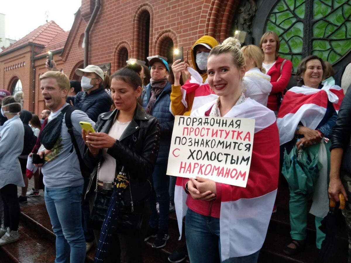 Несколько тысяч протестующих вышли на митинг в центре Минска. К вечеру людей начали задерживать (Видео)