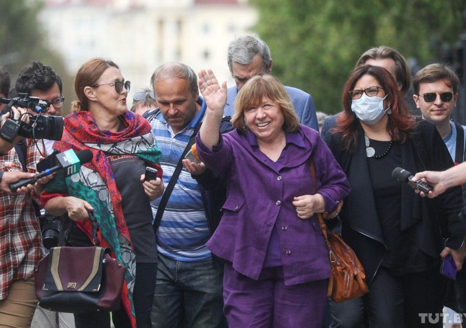 Пони бегают по кругу ... "Путина привлечь": они очень не хотят, чтобы в Беларуси было "как в Украине"