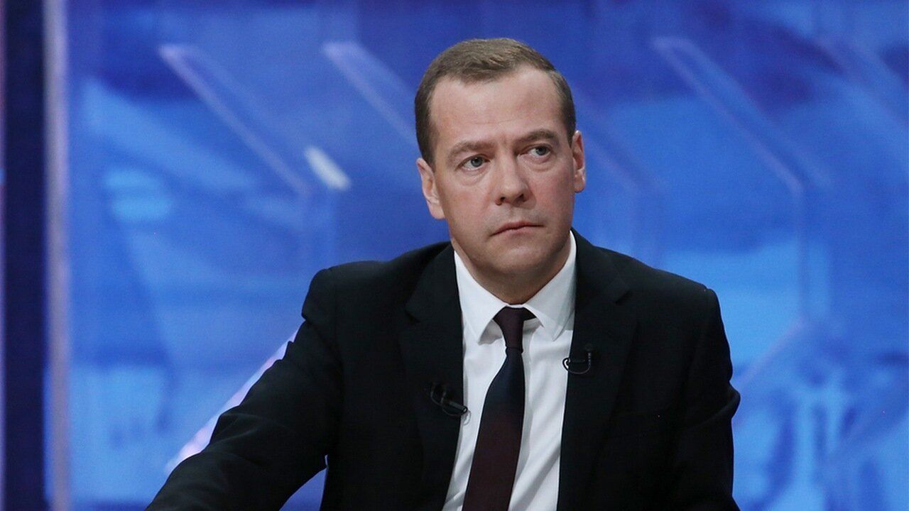 Медведев поручил готовиться к отказу Европы от российской нефти