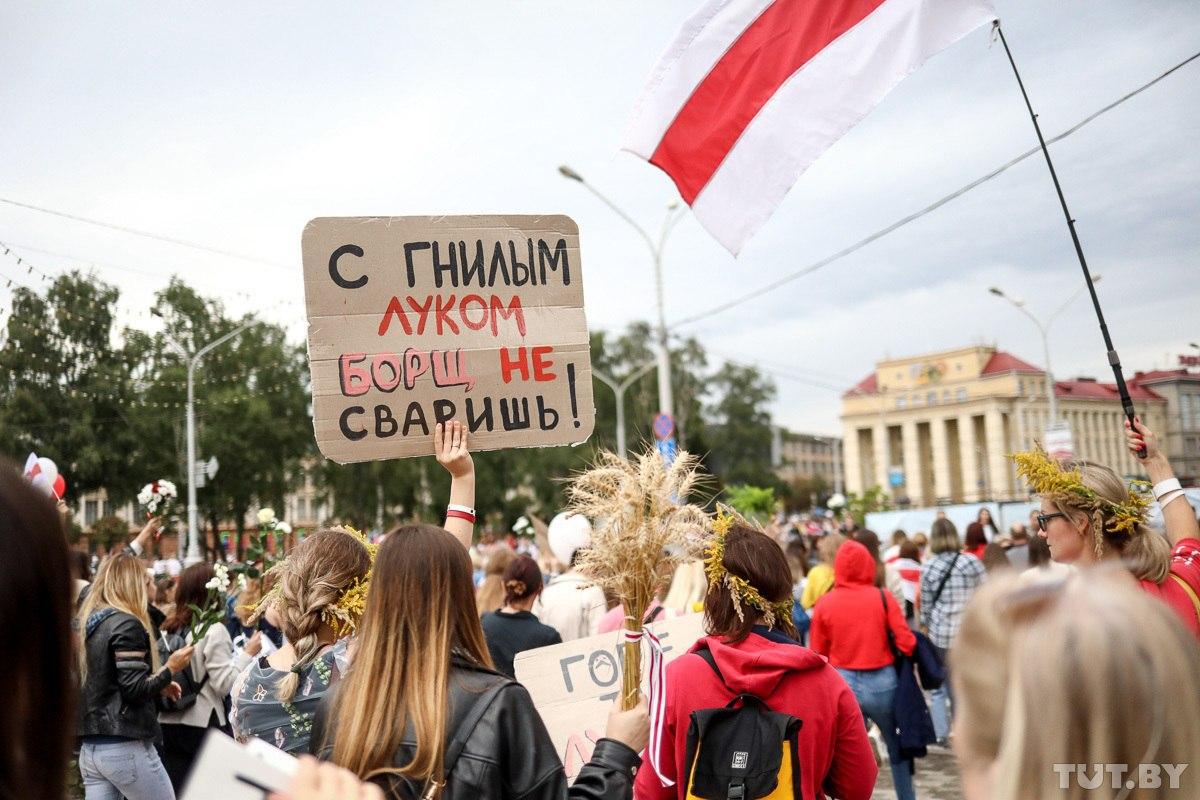 "Сам ты крыса": в Минске женщины вышли на акцию протеста, начались задержания