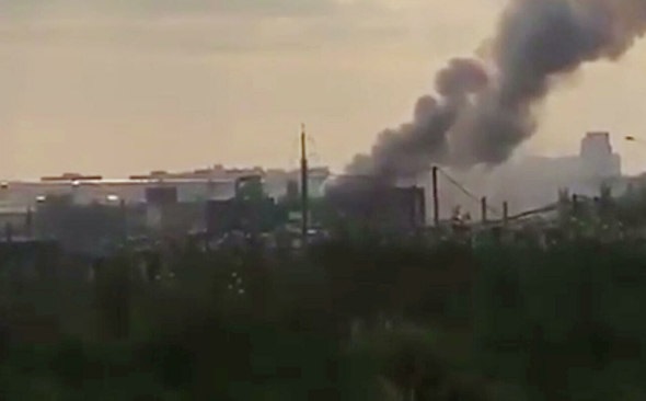 ⚡ Под Москвой прогремел мощный взрыв: на видео зафиксировали клубы дыма над химзаводом
