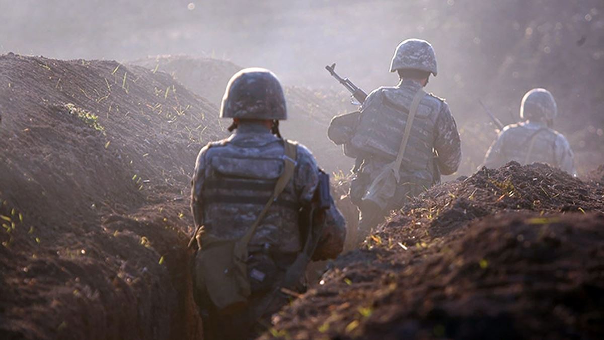 К армянам, азербайджанцам и к нам война пришла из Кремля. И пока мы окончательно не вырвемся из тюрьмы народов, покоя не будет никому