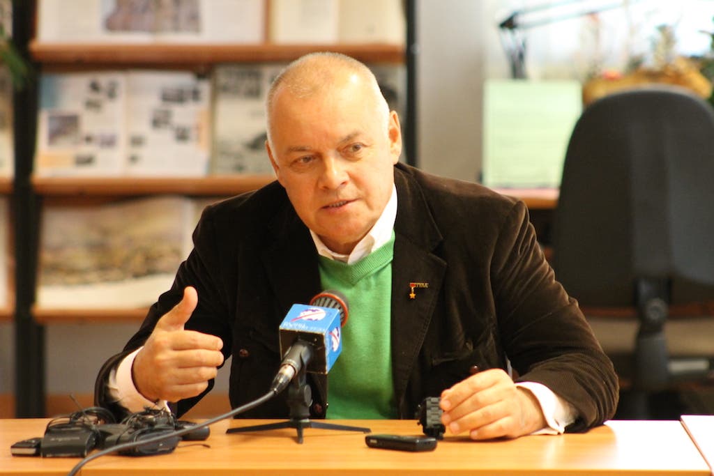 Кремлевский пропагандист Киселев заврался. Заявил, что Украина под Луганском строит военно-морскую базу