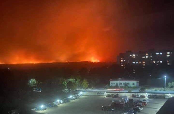 Масштабный пожар в Луганской области. Северодонецк окольцован огнем, горят инфраструктурные объекты, жителей ближайших сел эвакуируют