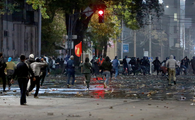 Что сейчас происходит в Бишкеке? Выборы признаны недействительными, избран народный мэр