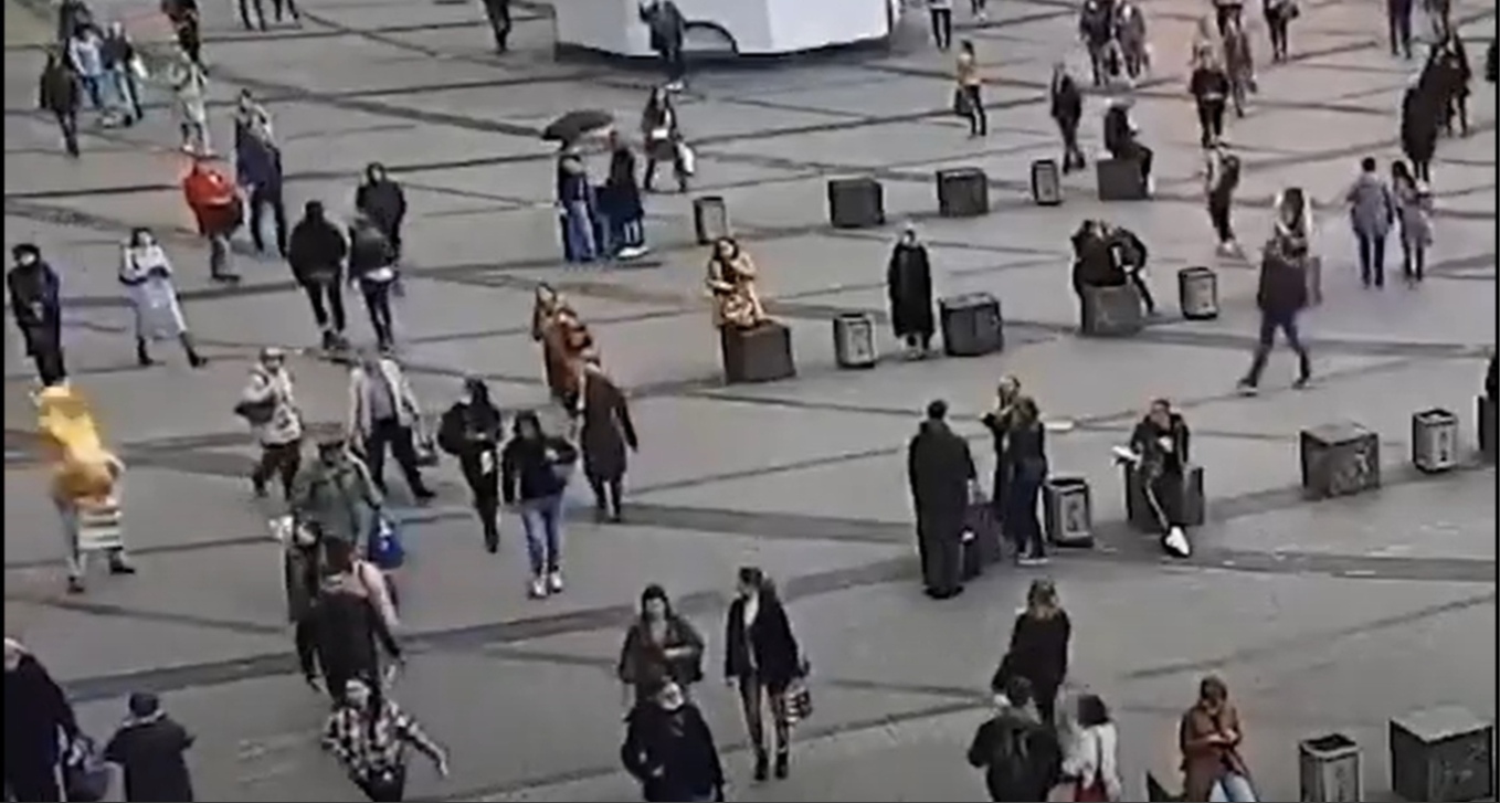 ✔️У "Галереи" на Лиговском в Петербурге мужчина попытался совершить самосожжение (Видео)