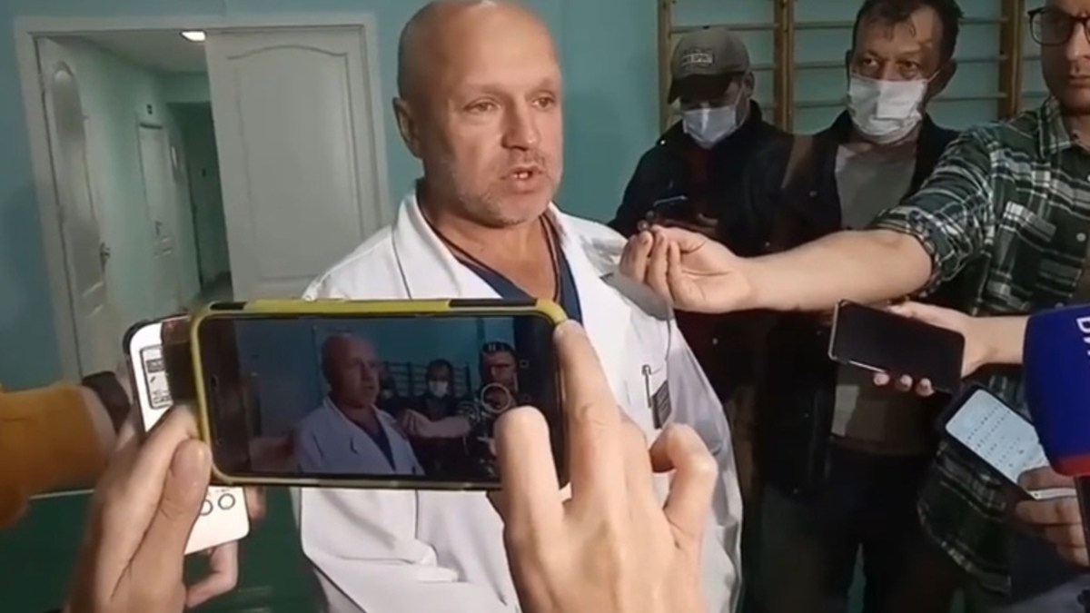 Лечивший Навального омский врач решил уволиться из больницы