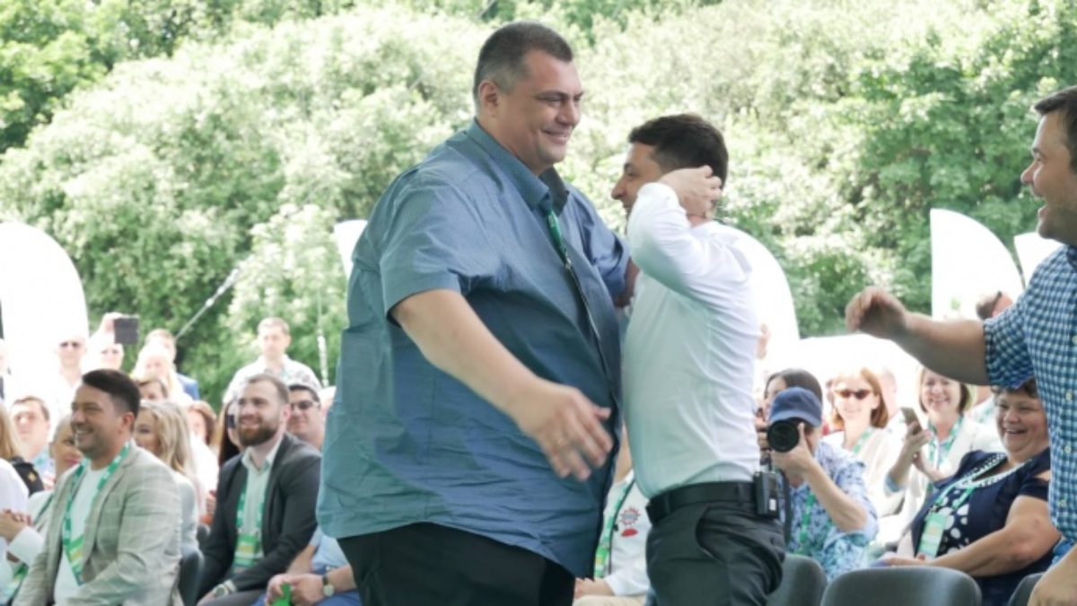 Для "слуг" особо крупные размеры коррупции – это Юзик, а особо мелкие – это Зеленский