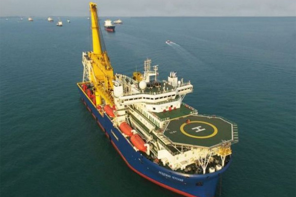 А чем там занят газпромовский трубоукладчик “Академик Черский”?