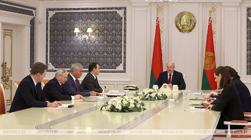 Остапа понесло: Лукашенко померещилась "террористическая война"