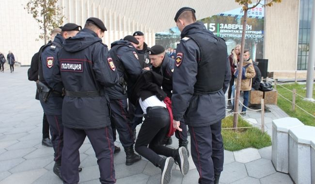 В Москве возле здания ГУВД избили двух полицейских: нападавшим оказался уроженец Дагестана