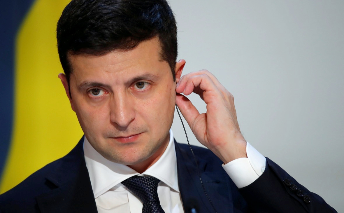 Грозит кровавый хаос: Зеленский резко обратился к "слугам народа" и приказал поддержать «жесткие решения» из-за роспуска КСУ (Аудио)