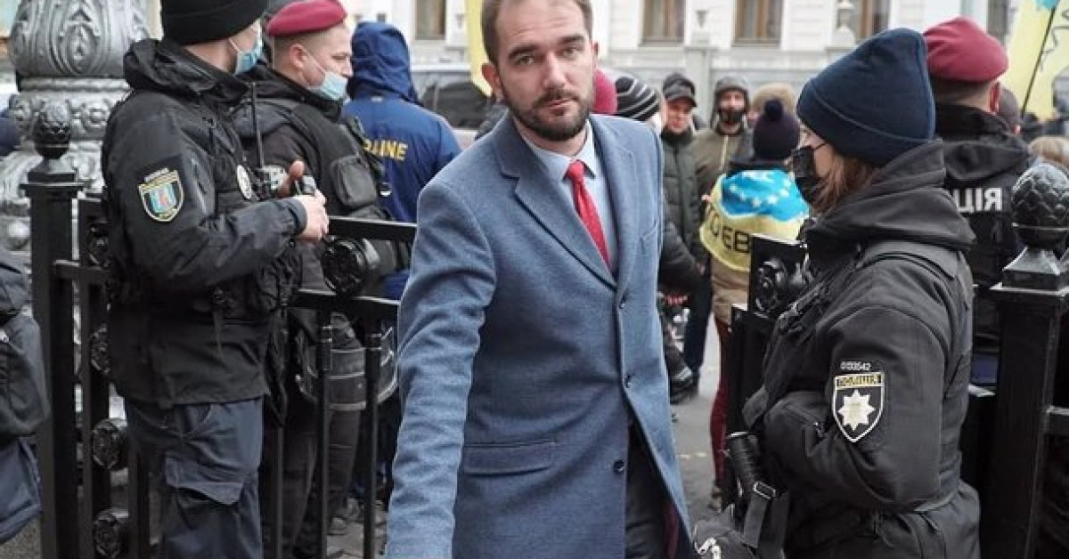 Подозреваемый в коррупции нардеп Юрченко вернулся в Раду и "получил по шее" от Лероса. ВИДЕО