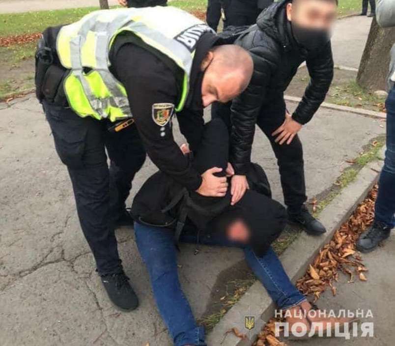 В Кривом Роге мужчина устроил резню на улице: двое погибших, восемь человек ранено - Зеленский отреагировал