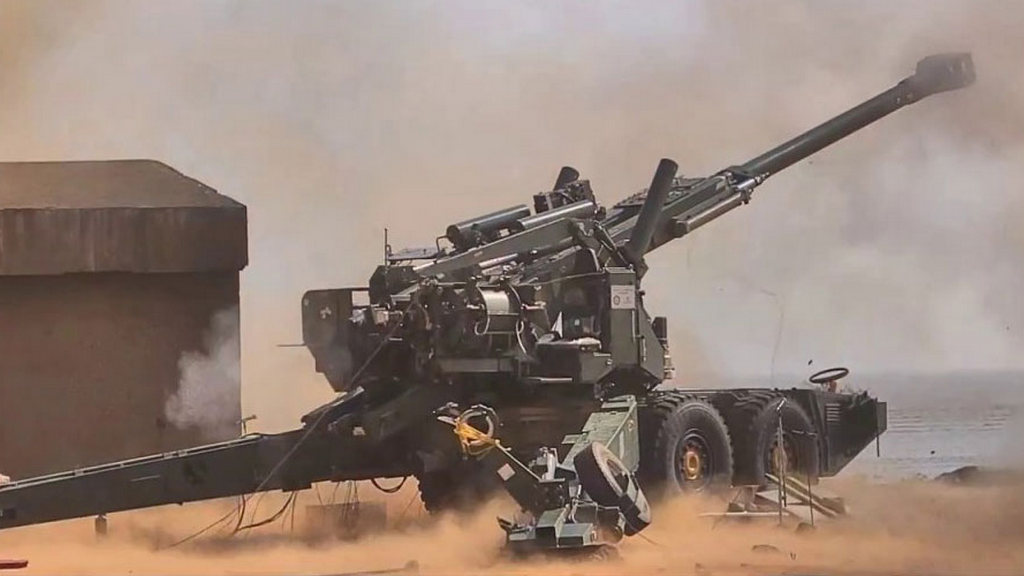 Еще одна горячая точка: Индия обстреляла позиции пакистанских войск на границе, видео