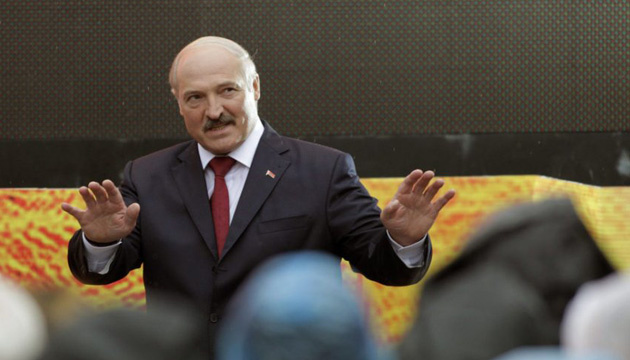 Лукашенко хочет отдать большую часть полномочий парламенту