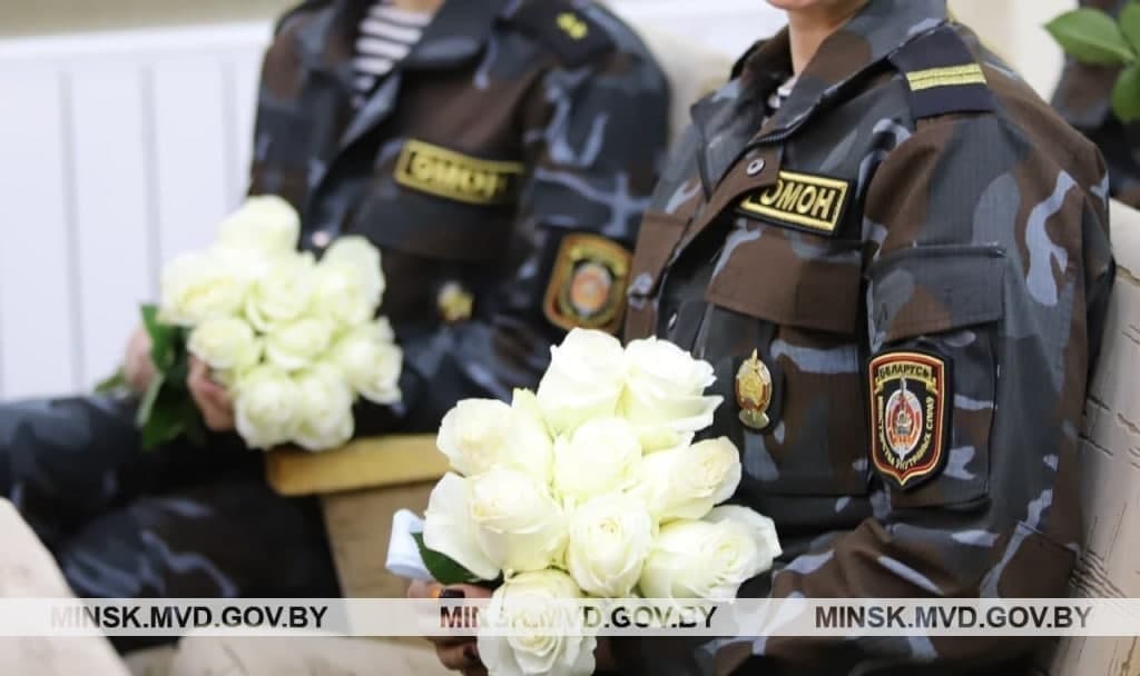 Боятся народной славы: пропаганда Лукашенко стала публиковать "интересные" фото силовиков