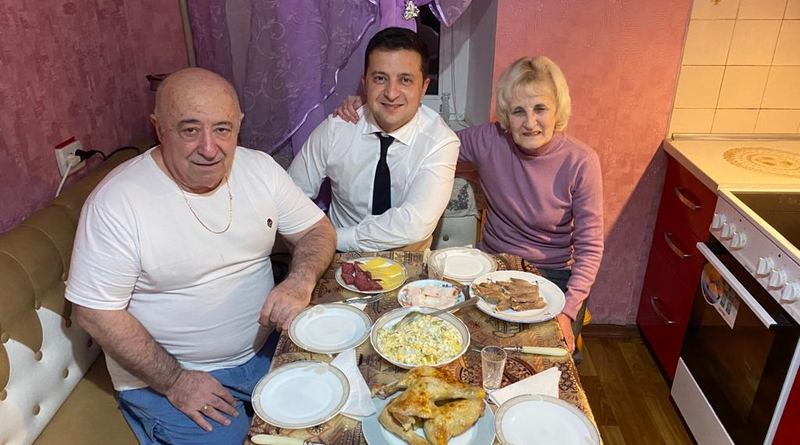 Хрущевку с розовыми тюльками на Отрадном снимали?