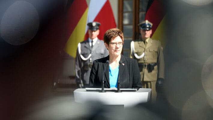 Министр обороны Германии призвала говорить с Россией с позиции силы. В РФ назвали ее школьницей